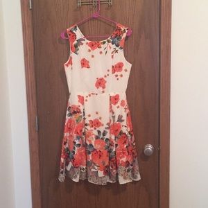 Hardly worn, beautiful floral dress.